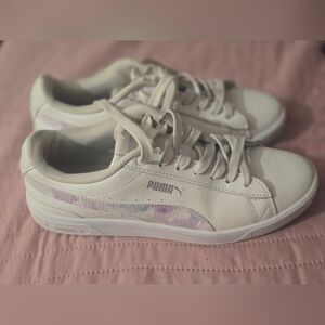 Puma White and Pink Sneakers Low-Top Minimalist Design